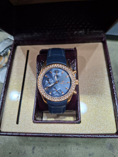 ساعت مچی زنانه اریس گلد بند چرمی سه موتور فول تایم دور نگین