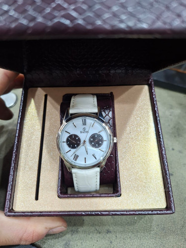 ساعت مچی دخترانه داتیس بند چرمی سفید طرح کرنو